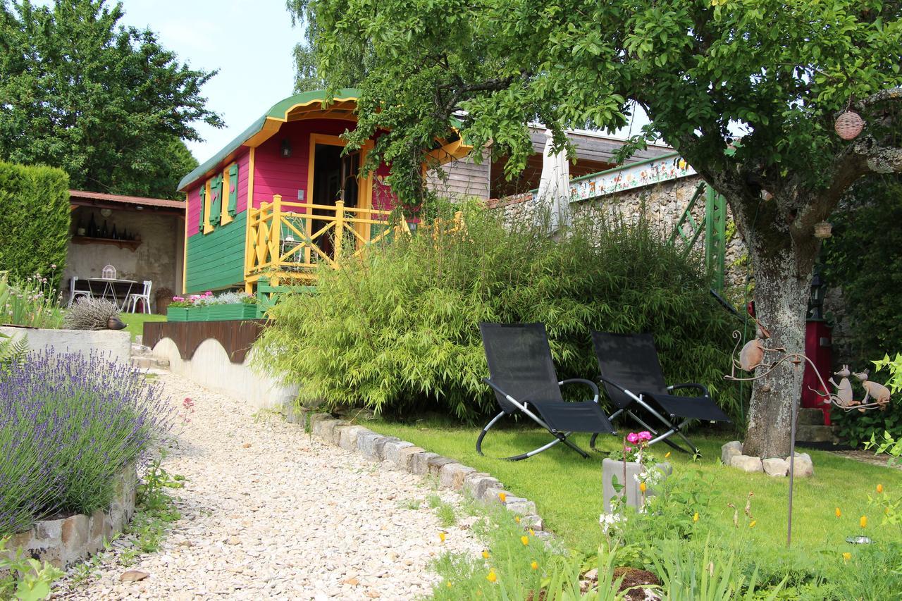 Roulotte La Dominique Bed and Breakfast Romery  Eksteriør billede